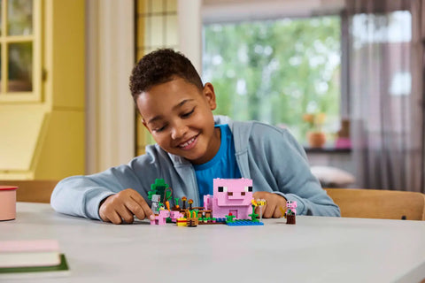 LEGO - Minecraft The Baby Pig House 21268 238 Pieces