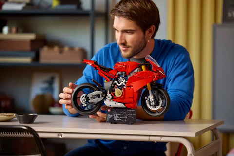 LEGO - Technic Ducati Panigale V4 S Motorcycle 42202 1604 Pieces