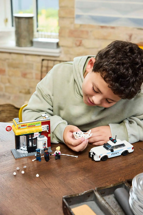 LEGO - Marvel Spider-Verse: Miles Morales vs. The Spot 76311 375 Pieces