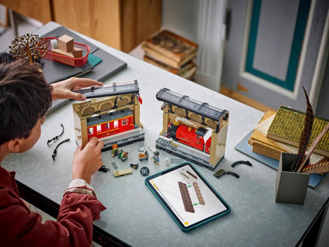 LEGO- Harry Potter Book Nook: Hogwarts Express 76450 832 Pieces