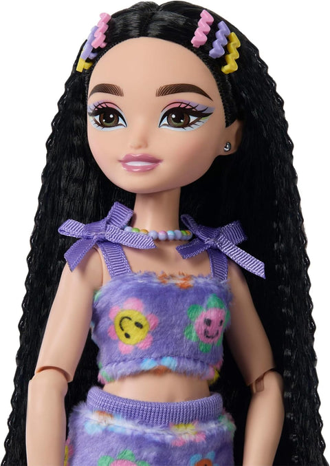 Barbie Dream Besties Renee Roller Skating Fashion Doll With 12 Video & Food Themed Accessories