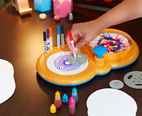 Crayola Spin & Spiral Art Station Deluxe Edition