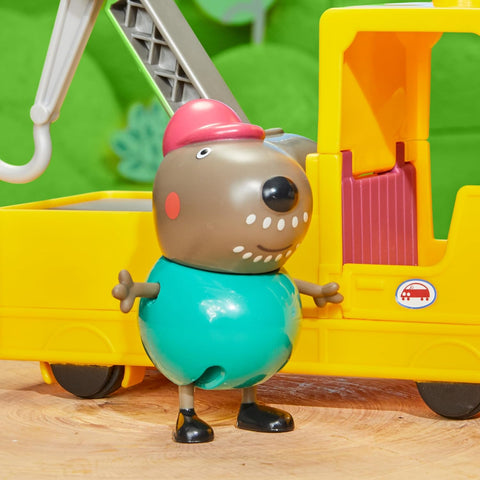Hasbro Peppa Pig Toys Granddad Dog's Tow Truck Set with Figure