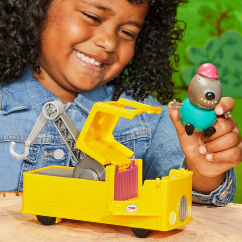 Hasbro Peppa Pig Toys Granddad Dog's Tow Truck Set with Figure