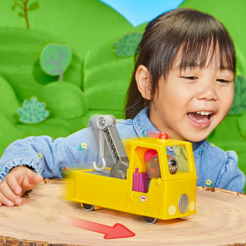 Hasbro Peppa Pig Toys Granddad Dog's Tow Truck Set with Figure