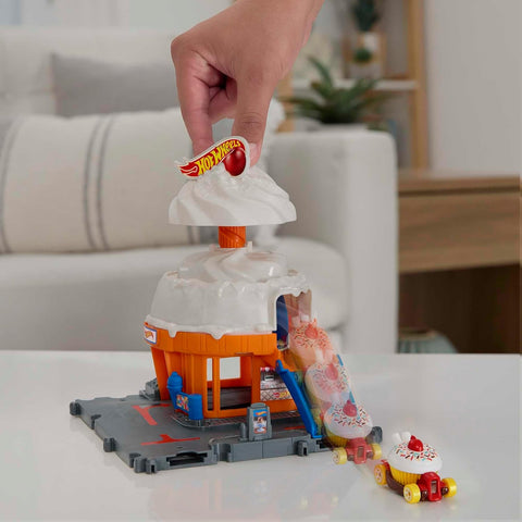 Hot Wheels Dowtown Ice Cream Swirl City Track Set