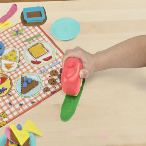 Hasbro Play-Doh Picnic Shapes Starter Set, 12 Tools and 6 Cans