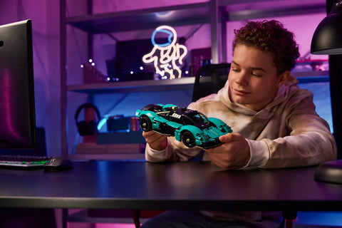 LEGO - Technic Aston Martin Valkyrie 42208 707 Pieces