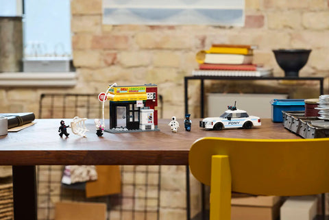 LEGO - Marvel Spider-Verse: Miles Morales vs. The Spot 76311 375 Pieces