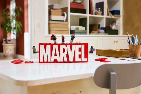 LEGO - MARVEL Logo & Minifigures 76313 931 Pieces