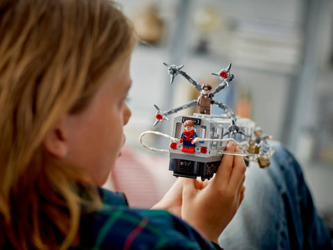 LEGO - Marvel Spider-Man vs. Doc Ock Subway Train Scene 76321 393 Pieces