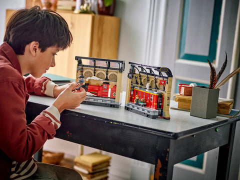 LEGO- Harry Potter Book Nook: Hogwarts Express 76450 832 Pieces