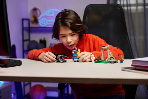 LEGO - Fortnite Peely & Sparkplug's Camp 77075 250 Pieces