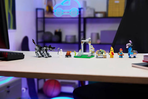 LEGO - Fortnite Peely & Sparkplug's Camp 77075 250 Pieces