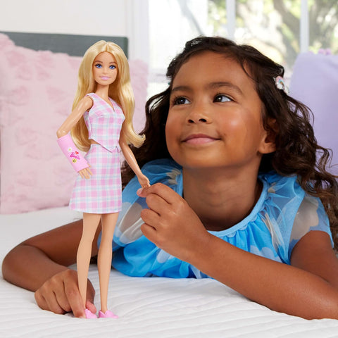 Barbie Fashionistas Doll #243 With Pink Arm Cast And Plaid Top And Skirt, Blonde JJN56