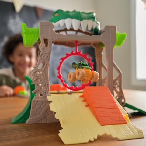 Monster Jam Dragon Dungeon of Doom Playset, Mini Jams