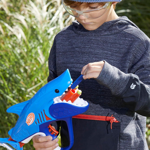 Hasbro Nerf Junior Wild Sharkfire  Dart Blaster, 8 Nerf Elite Darts