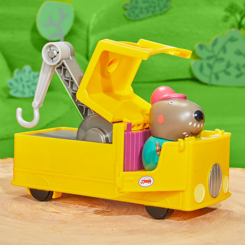Hasbro Peppa Pig Toys Granddad Dog's Tow Truck Set with Figure
