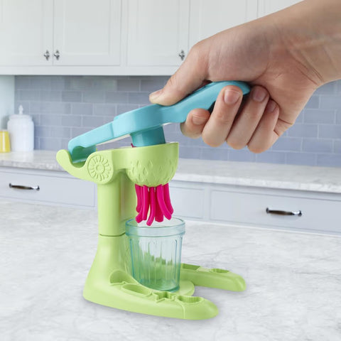 Hasbro Play-Doh Kitchen Creations Juice Squeezin' Toy Juicer