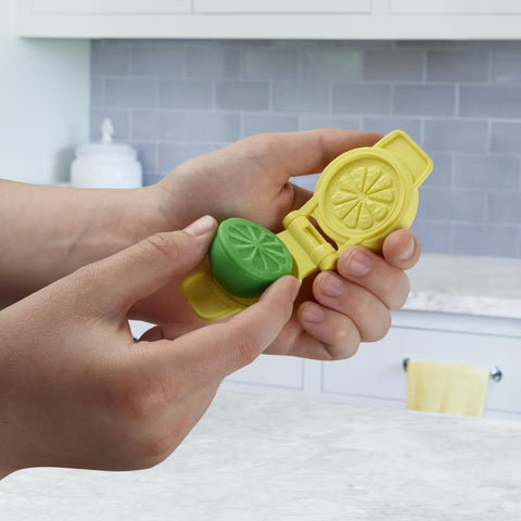 Hasbro Play-Doh Kitchen Creations Juice Squeezin' Toy Juicer
