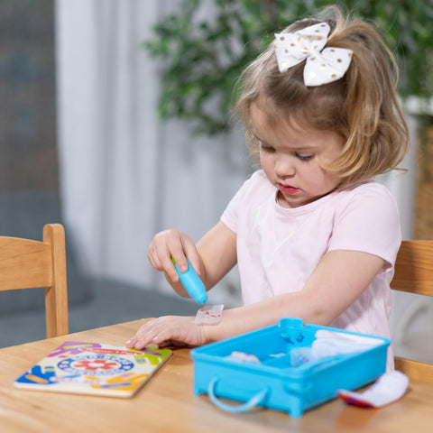 Melissa & Doug Boo-Boos & Bandages Reusable Play Set