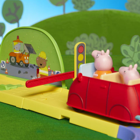 Peppa Pig All Around Peppa’s Town Set with Adjustable Track